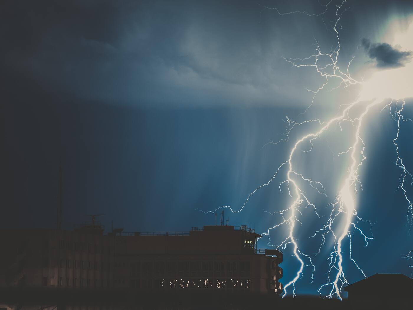 Orage Marseille Quand Il Pleut Voyagez Partout En Europe