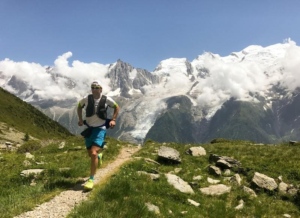 les plus belles randonnées en France - randonneur qui coure