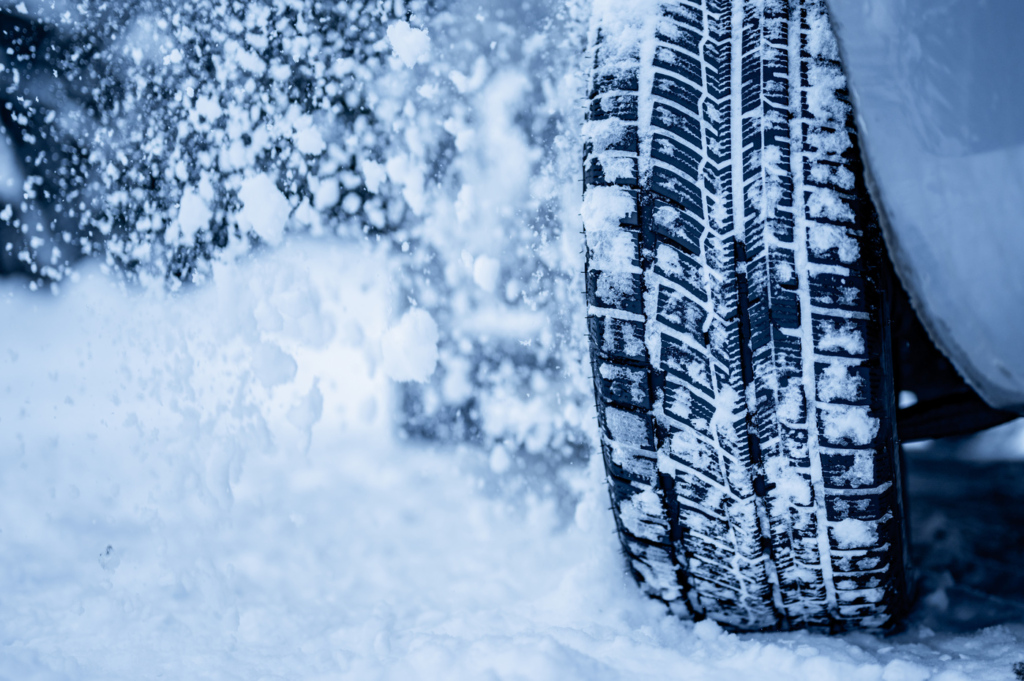 pneu neige voiture montagne